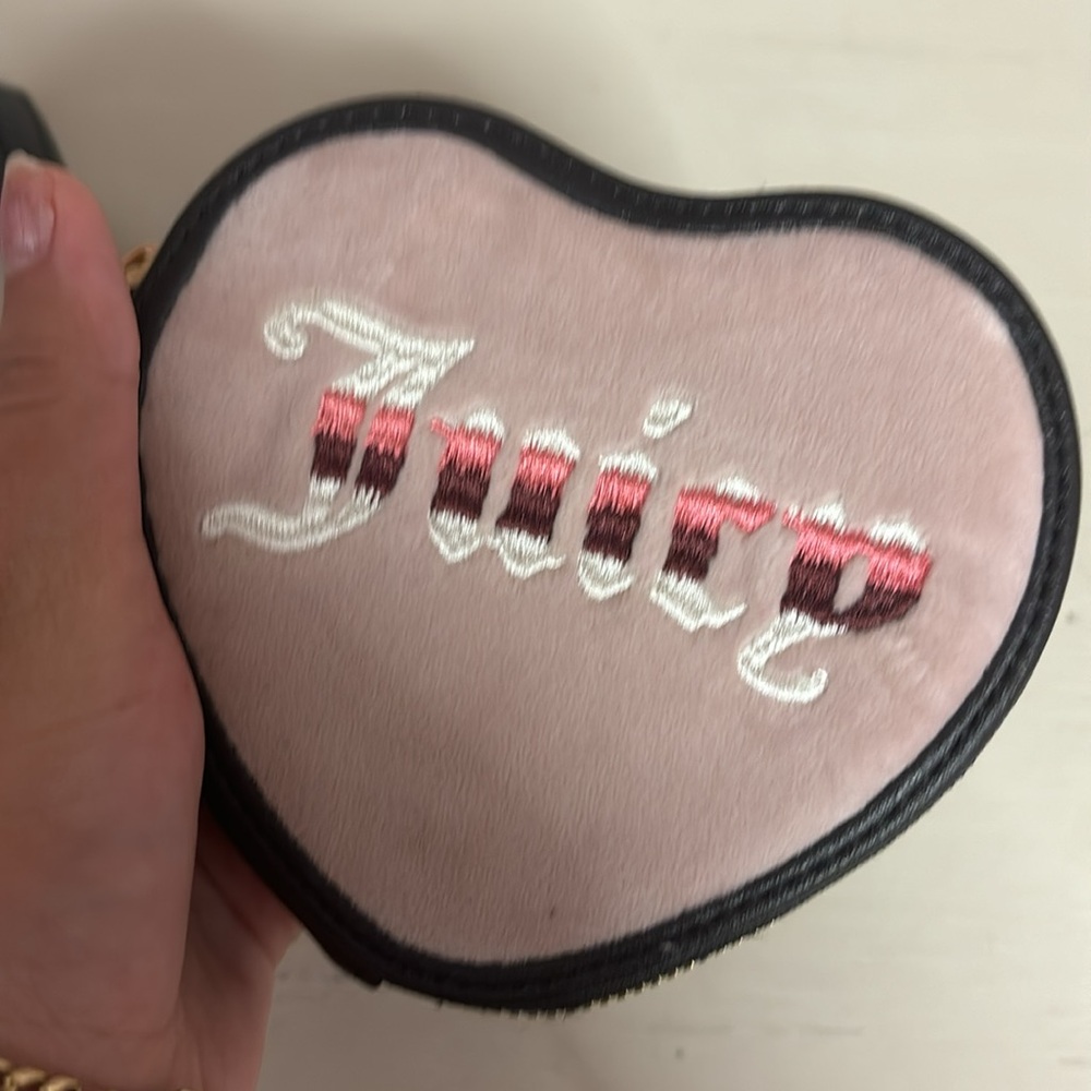 NWT juicy couture pink velour heart shaped wristlet wallet - Picture 3 of 6